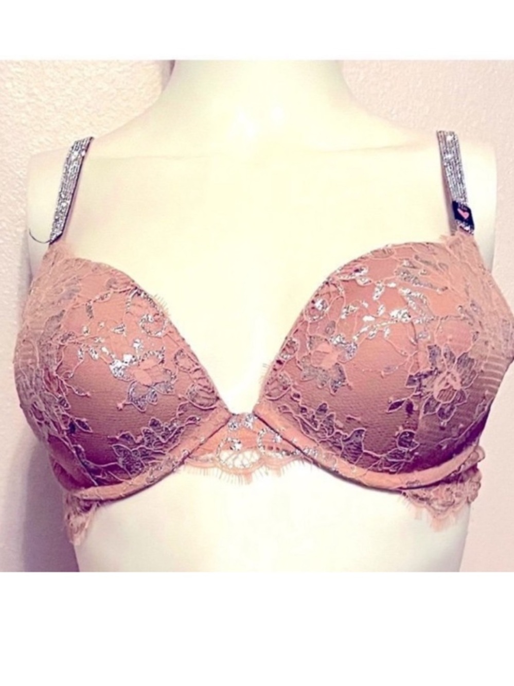 Elegant Lace Lingerie Set in Cream - Picture 4 of 13